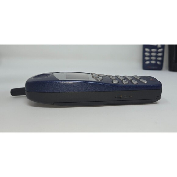 Nokia 6010 Cellphone Lot 2 Phones Cingular Wireless Navy Blue Bundle Sleeve - Picture 9 of 16